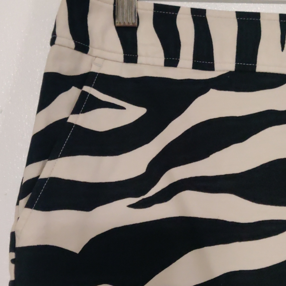 Women's Skirt - Picture 2 of 6